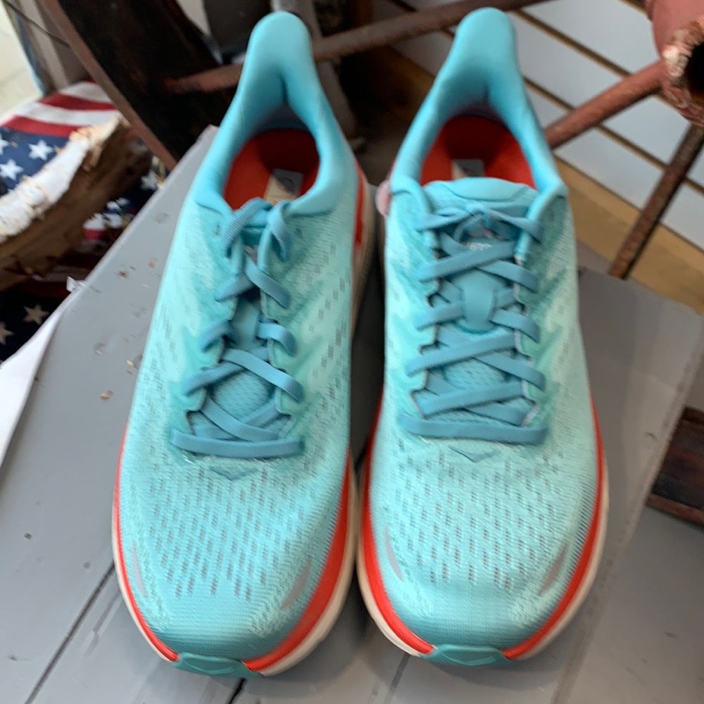 Hoka One One Women’s Clifton 8!! Brand New in Box!